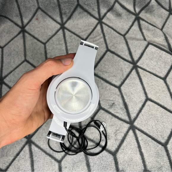 Over Ear Wired Headphones V - Picture 4 of 4